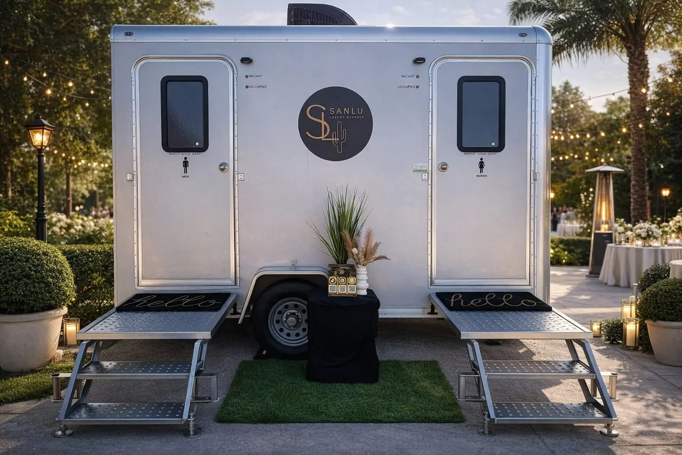 Felix luxury restroom trailer